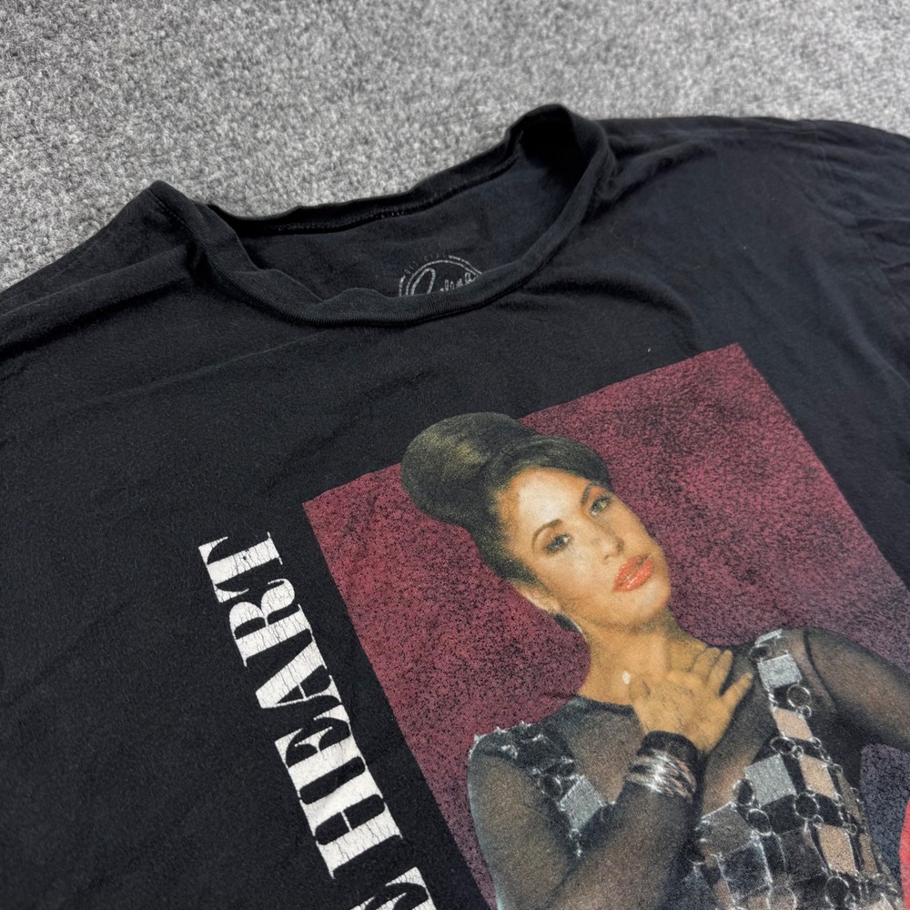 Selena Quintanilla T-Shirt XL Black Captive Heart Graphic Short Sleeve Womens